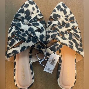Old Navy leopard flats, NWT, size 6
